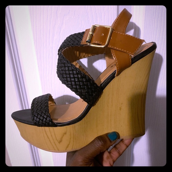 NEW- Black wedge sandal - Picture 1 of 1